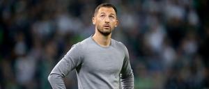 Da guckst du. Domenico Tedesco hat mit Schalke die ersten drei Saisonspiele verloren. 