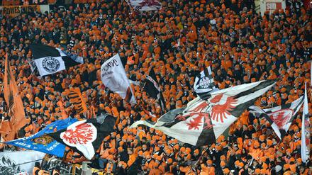 Im November 2011 reisten 12.000 Frankfurter Anhänger nach Bordeaux. Ein paar Hundert randalierten - auch das dürfte für das Aufenthaltsverbot verantwortlich sein.