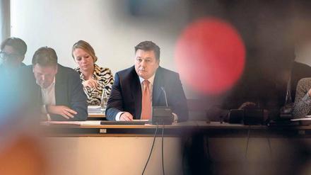 Innensenator Andreas Geisel (SPD) fühlt sich von der Opposition durch Vorwürfe in der Schießstandaffäre diskreditiert.