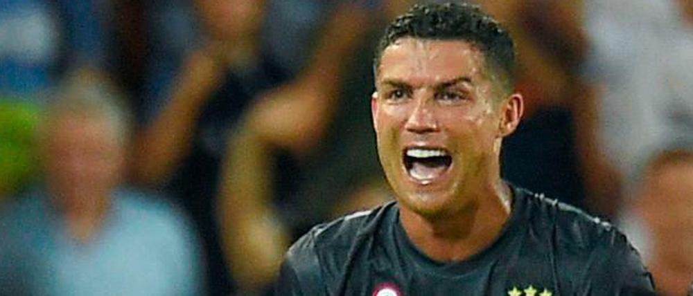 Cristiano Ronaldo kann seinen Platzverweis gar nicht fassen.