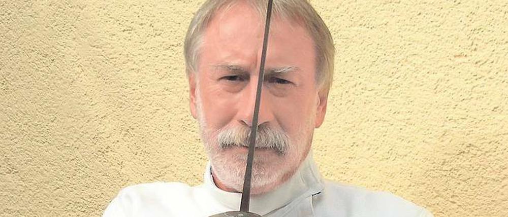En garde. Gerhard Köpf weiß auch als Schriftsteller das Florett zu führen. 