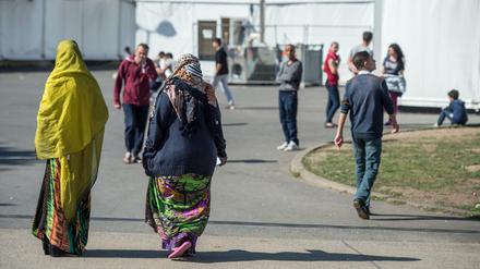 Von den Befragten ohne Migrationshintergrund sind rund 60 Prozent dafür, weiterhin Flüchtlinge aufzunehmen.