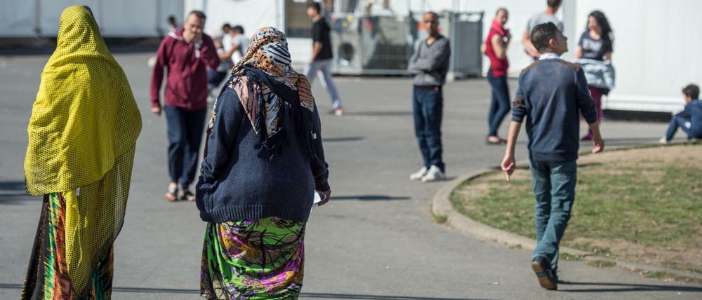 Von den Befragten ohne Migrationshintergrund sind rund 60 Prozent dafür, weiterhin Flüchtlinge aufzunehmen.