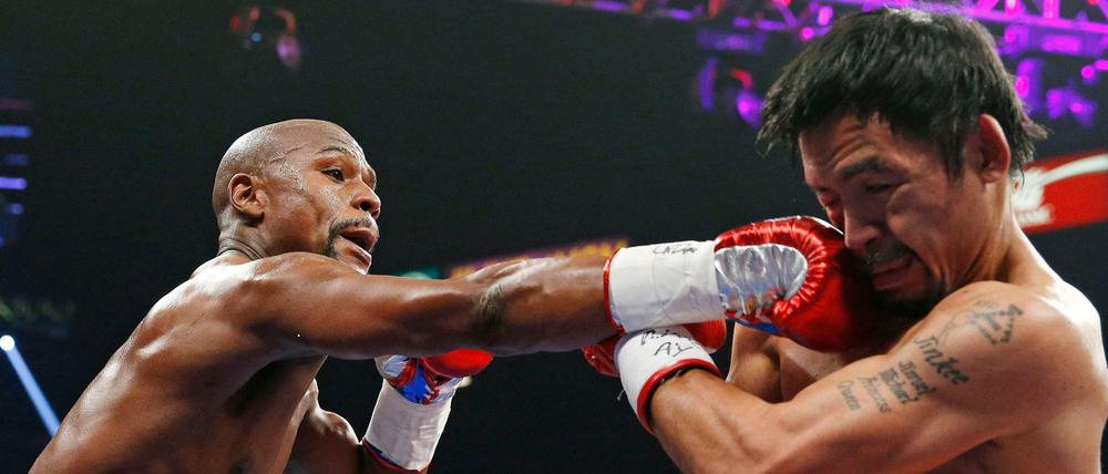Auf ein Neues. Am 5. Juni 2015 standen sich Floyd Mayweather Jr. (l.) und Manny Pacquiao während ihres Weltergewicht-Titelkampfes in Las Vegas schon mal gegenüber, Mayweather gewann.