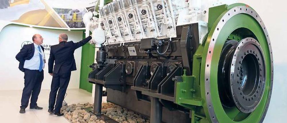 Viel Stahl gibt es noch bis Freitag auf der InnoTrans unterm Funkturm zu sehen – so wie diesen Motor einer Lok. Besucher können auch in Berlins neuer S-Bahn Probe sitzen.