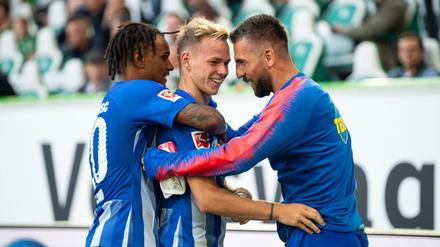Gut in Form. Valentino Lazaro (l.) und Vedad Ibisevic (r.) freuen sich über Ondrej Dudas drittes Tor in dieser Saison.