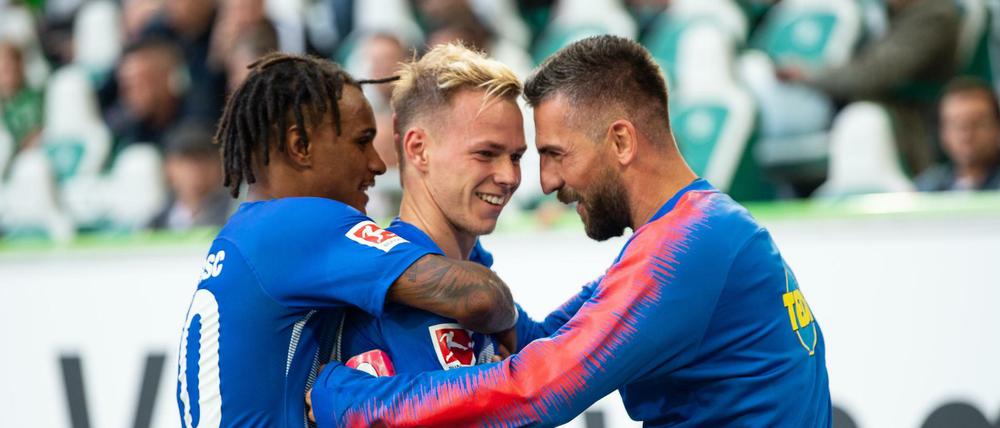 Gut in Form. Valentino Lazaro (l.) und Vedad Ibisevic (r.) freuen sich über Ondrej Dudas drittes Tor in dieser Saison.