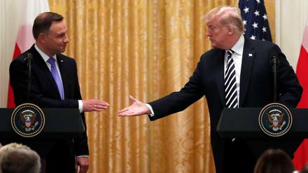 Donald Trump (r), Präsident der USA, und Andrzej Duda, Präsident von Polen, sind bei Nordstream 2 einer Meinung. 