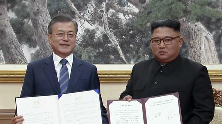 Vereinbarungen getroffen: Südkoreas Präsident Moon Jae In (links) und Nordkoreas Machthaber Kim Jong Un