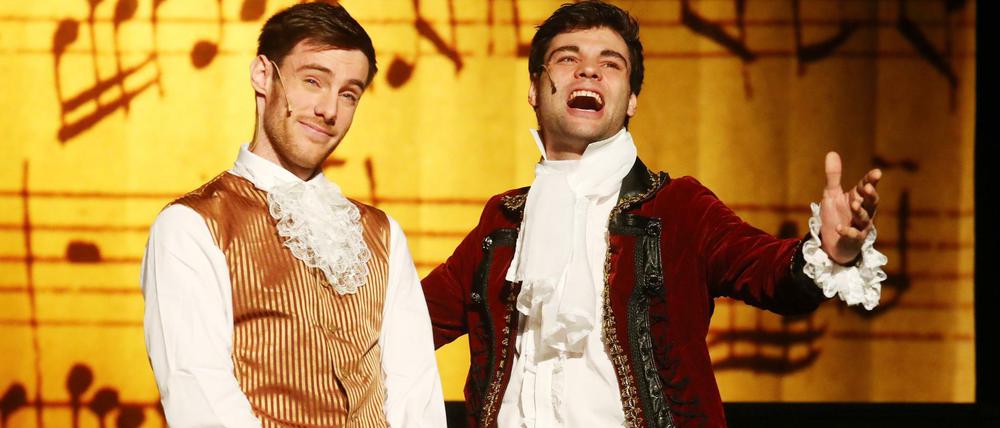 Die Schauspieler Adrian Burri und Niklas Lundßien bei der Probe zum Musical "Bach der Rebell".