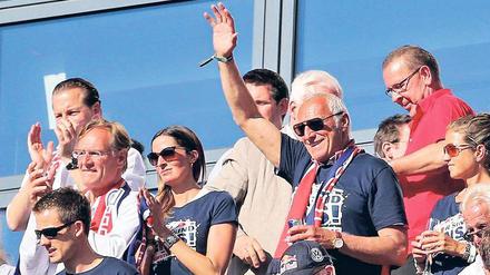 Grüße vom reichen Onkel. Red-Bull-Gründer Dietrich Mateschitz unterstützt die Fußballklubs aus Leipzig und Salzburg.