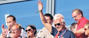 Grüße vom reichen Onkel. Red-Bull-Gründer Dietrich Mateschitz unterstützt die Fußballklubs aus Leipzig und Salzburg.