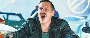 Fast &amp; Furious in Sachsen-Anhalt. Gerdy (Axel Zerbe) rastet beim nächtlichen Treffen der Gruppe „Le Magdeburg“ aus.