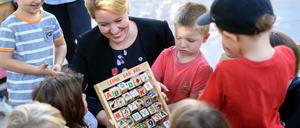 Franziska Giffey (SPD), Bundesfamilienministerin stellt bei einem Besuch der Kita "mittendrin" das Gute-Kita-Gesetz vor.