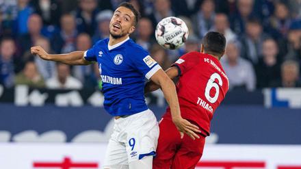 Franco Di Santo (l.) war nicht einverstanden mit seiner Auswechslung.