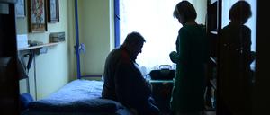 Viele Pflegebedürftige warten in Berlin noch immer auf ihre dritte Impfung.