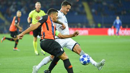 Leonardo Bittencourt (rechts) behauptet sich mit Hoffenheim gegen Taison und Schachtjor Donezk.