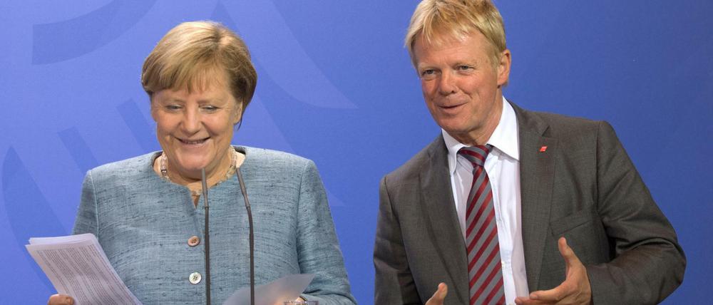 Sozialpartner: Bundeskanzlerin Angela Merkel und der DGB-Vorsitzende Reiner Hoffmann.