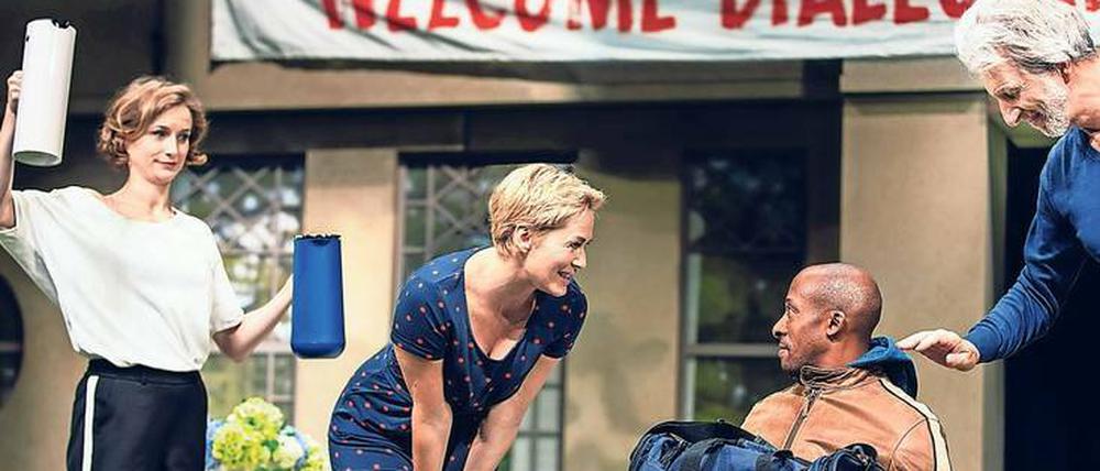 Zu Gast bei Freunden. Pia-Micaela Barucki, Gesine Cukrowski, Quatis Tarkington und Rufus Beck (von links) in „Willkommen bei den Hartmanns“. 