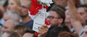 Anhänger der Opposition demonstrieren im Juli 2017 gegen die Justizreform in Polen.