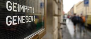 In Restaurants darf bundesweit nur noch, wer geimpft oder genesen ist. Mancherorts wird ein zusätzlicher Test verlangt. Foto: dpa