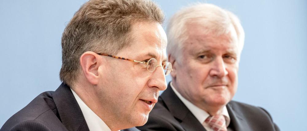 Verfassungsschutzchef Hans-Georg Maaßen (vorn) und sein Dienstherr, Bundesinnenminister Horst Seehofer (CSU).