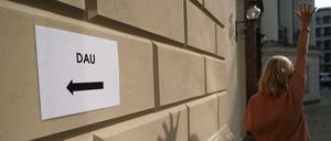 Im August war's: Im Schinkel Pavillon wurde das Mauer- und Kunstprojekts "Dau" vorgestellt. 