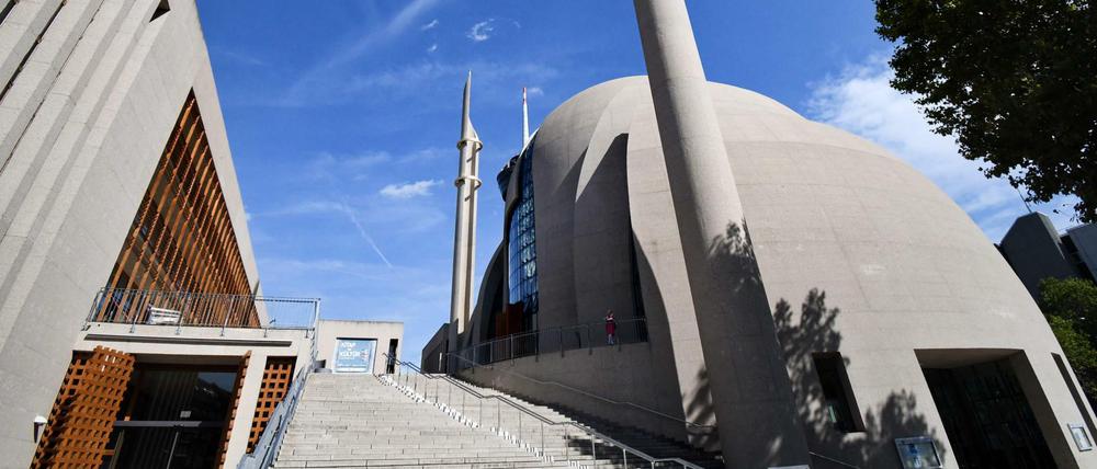 Am kommenden Samstag soll sie von Erdogan offiziell eröffnet werden, die Zentralmoschee der Ditib im Kölner Stadtteil Ehrenfeld. 