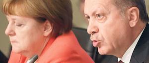Bundeskanzlerin Angela Merkel (CDU) und der türkische Staatspräsident Recep Tayyip Erdogan. 
