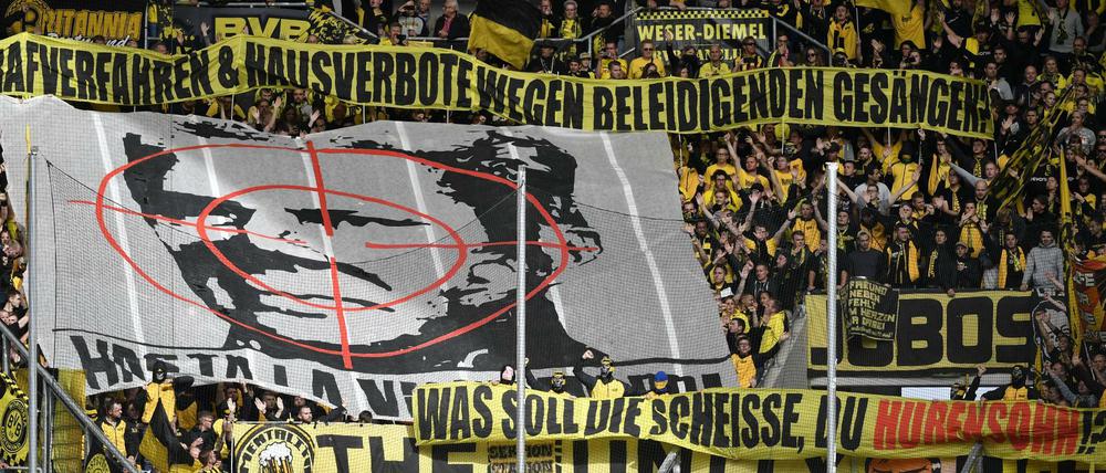 Unter der Gürtellinie. Die BVB-Fans können es nicht lassen.