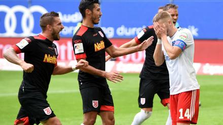 Zum Verzweifeln. Beim Stand von 0:3 verschießt Aaron Hunt einen Elfmeter kläglich.