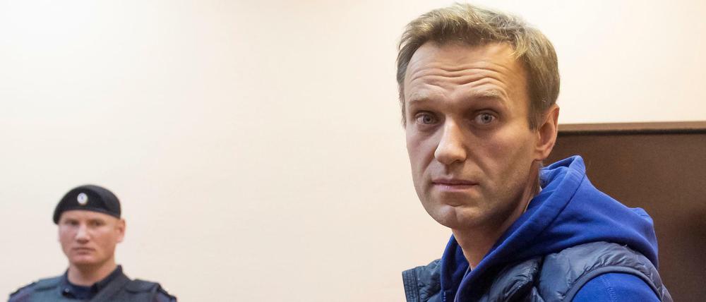 Der russische Kremlkritiker Alexej Nawalny wurde am Montag am Ende einer 30-tägigen Haftstrafe aus dem Gefängnis entlassen - und dann sofort wieder festgenommen.