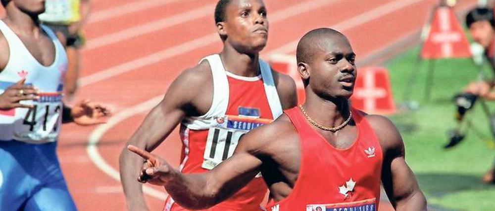 Mutiert zur Muskelmaschine. Ben Johnson (r.) ließ seinem großen Widersacher Carl Lewis (2. v. r.) keine Chance.