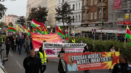 Bereits am Samstag wurde in Kreuzberg gegen den Deutschland-Besuch des türkischen Staatspräsidenten protestiert. 