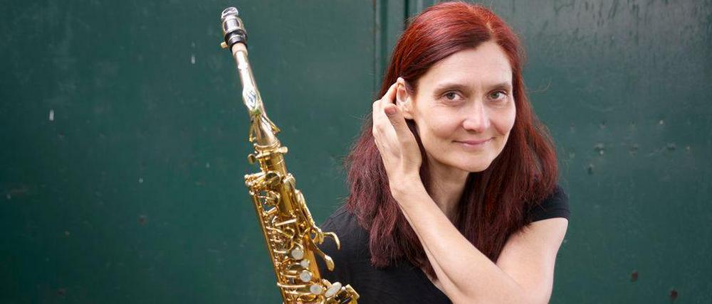 Durch die Oktaven stürzen wie ein Flipperball. Kölner Saxofonistin Angelika Niescier.