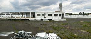 Bislang gibt es nur einige temporäre Containerunterkünfte für Flüchtlinge am Rand des Tempelhofer Felds.