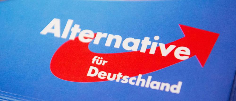 Das Logo der AfD auf einem Flyer