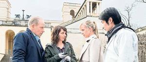 Keine Zeit für Sightseeing. Die Kommissarinnen Kunath (Caroline Erikson, 2.v.li.) und Pohlmann (Katrin Jaehne, 2.v.re.) beraten sich mit ihrem Chef (Michael Lott, li.).