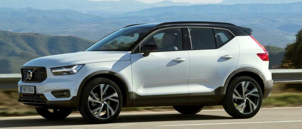 Mit Tarnkappe: Unter der massigen Motorhabe entfaltet ein Dreizylinder seine Kraft.