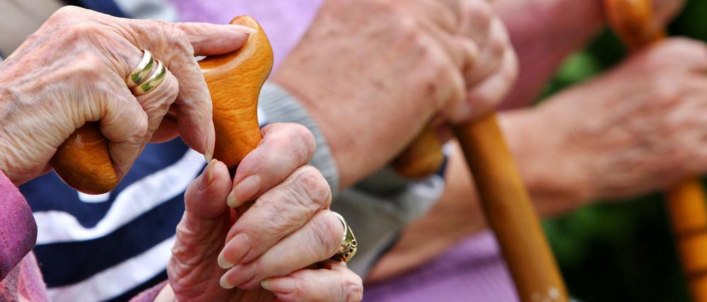 Macht der Stock jemanden schon zum "Greis"?