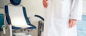 Verantwortung. Wann ein medizinisch nicht notwendiger chirurgischer Eingriff eine Schönheitsoperation und wann eine „Beschneidung“ ist, ist oft schwer zu definieren.