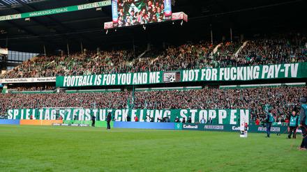 Fußball soll nicht nur fürs Fernsehen sein - forderten die Bremer Fans in der Ostkurve.