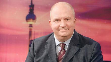 Jörg Thadeusz begrüßt jetzt immer dienstags, mittwochs und donnerstags im RBB-Fernsehen ab 23 Uhr 30 einen Gast im „Talk aus Berlin“.