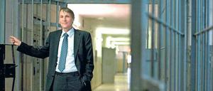 Für Historiker Hubertus Knabe, den entlassenen Leiter der Gedenkstätte Hohenschönhausen, haben sich die Türen geschlossen. 