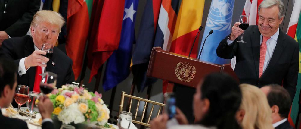 Globalismus oder souveräne Nationalstaaten? US-Präsident Donald Trump erheben ihre Gläser bei der Generalversammlung der Uno, propagieren aber gegensätzliche Konzepte.