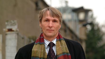 Hubertus Knabe vor der Gedenkstätte Hohenschönhausen, dem ehemaligen Stasigefängnis in Berlin.