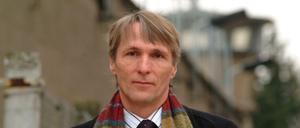 Hubertus Knabe vor der Gedenkstätte Hohenschönhausen, dem ehemaligen Stasigefängnis in Berlin.