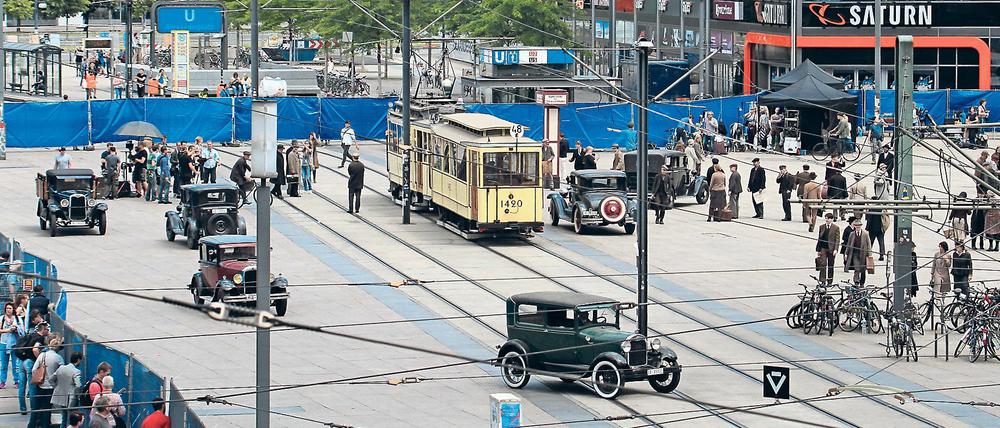 Dreharbeiten für die TV-Serie "Babylon Berlin“ auf dem Alexanderplatz im Juni 2016.