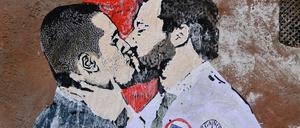 Ein Graffiti-Künstler hatte im Mai den Fünf-Sterne-Politiker Di Maio (links) und den Lega-Vorsitzenden Salvini verewigt. 
