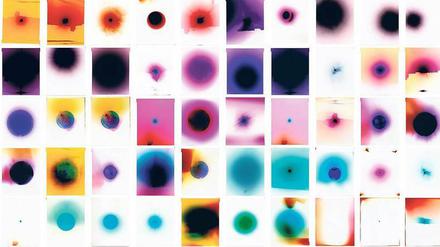 Dem dänischen Fotografen Nicolai Howalt gelang es, die Ultraviolett-Strahlen des Sonnenlichts einzufangen. Seine Serie „Light Break“ ist bei C/0 Berlin zu sehen. 